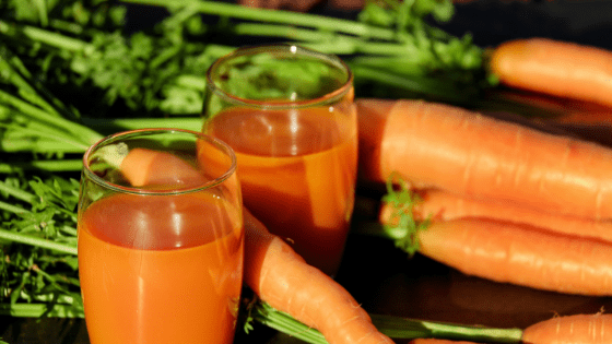 How to make carrot juice with a blender